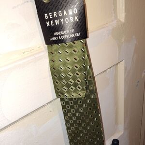 Bergamo handmade tie set with cuff links and hanky